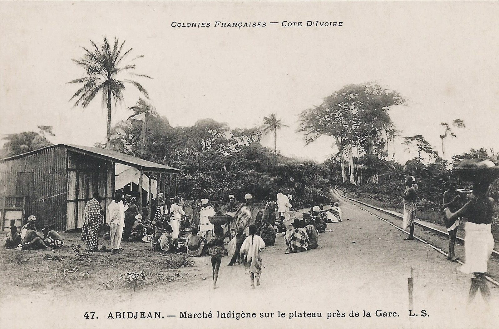 Shopping scene in Abidjan