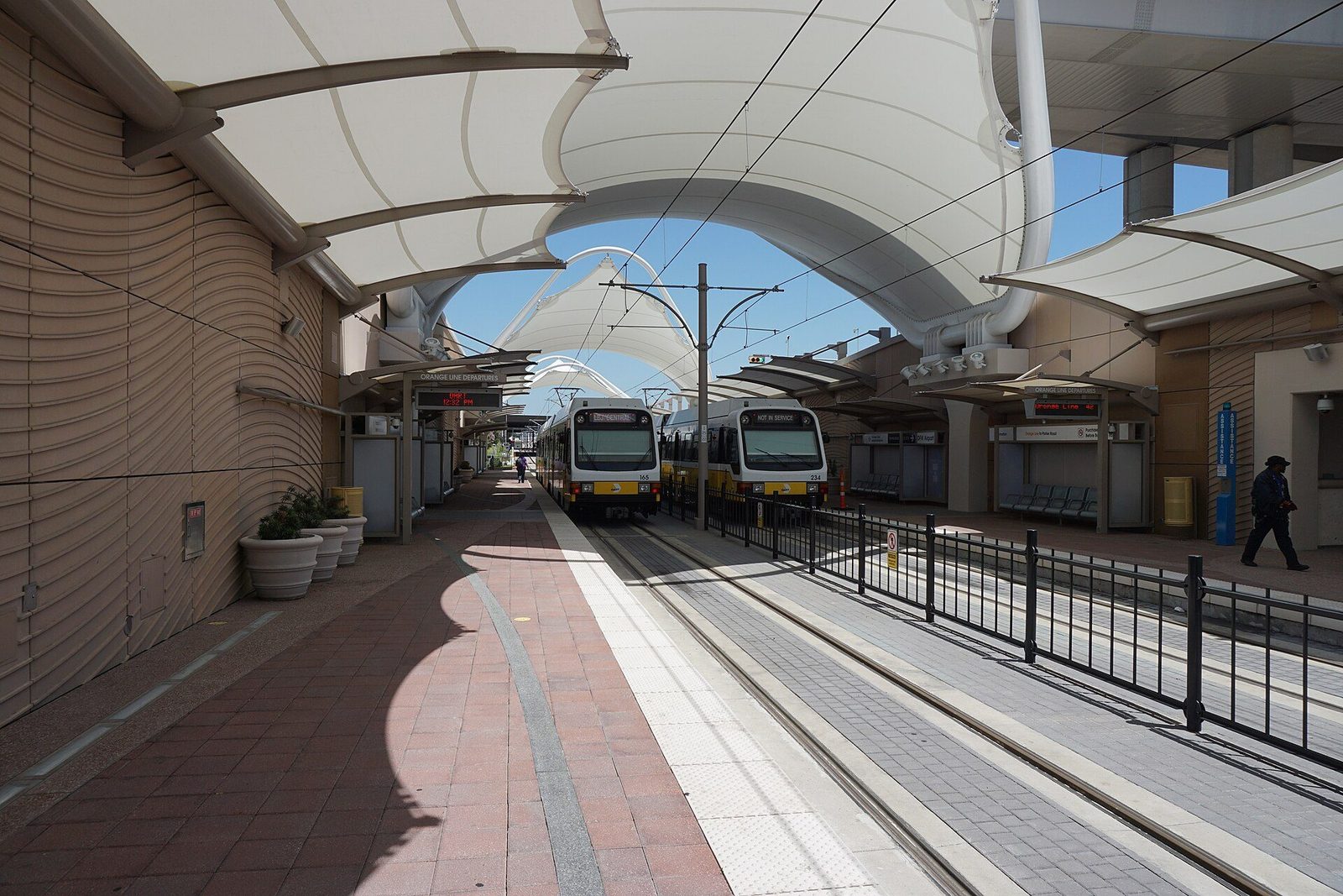Arlington arrival planning through Dallas/Fort Worth International Airport