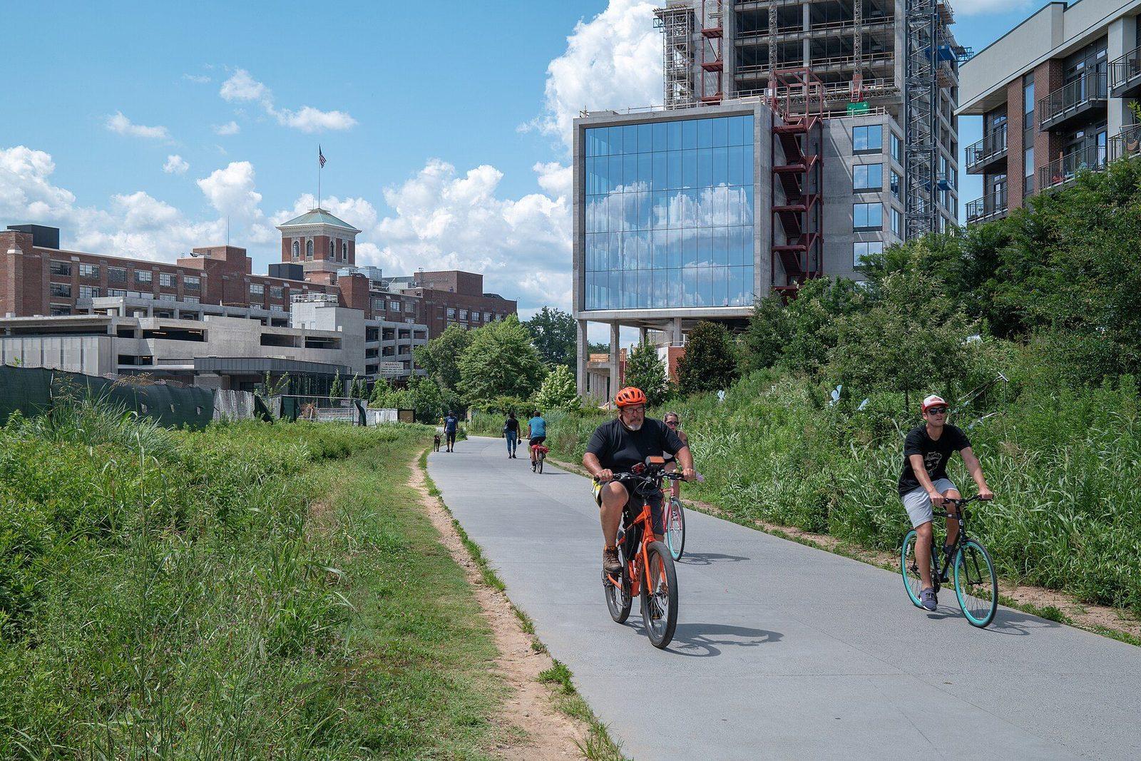 Atlanta route anchor around Georgia Aquarium