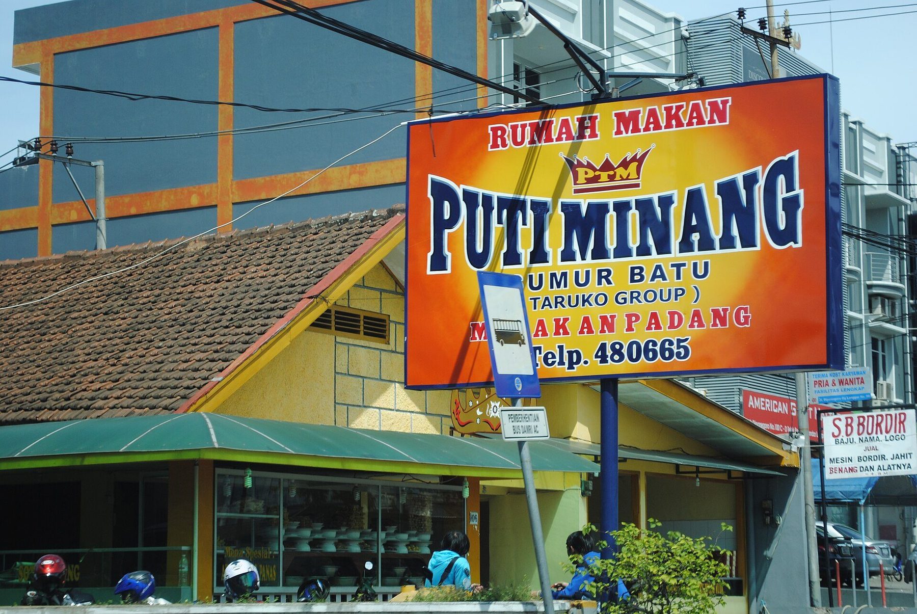 Restaurant scene in Bandar Lampung