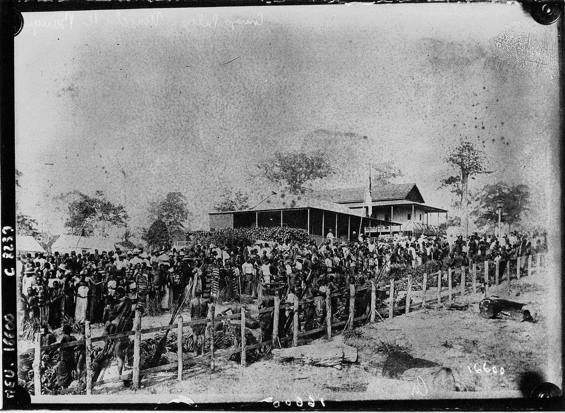 Market and attraction layer in Bangui
