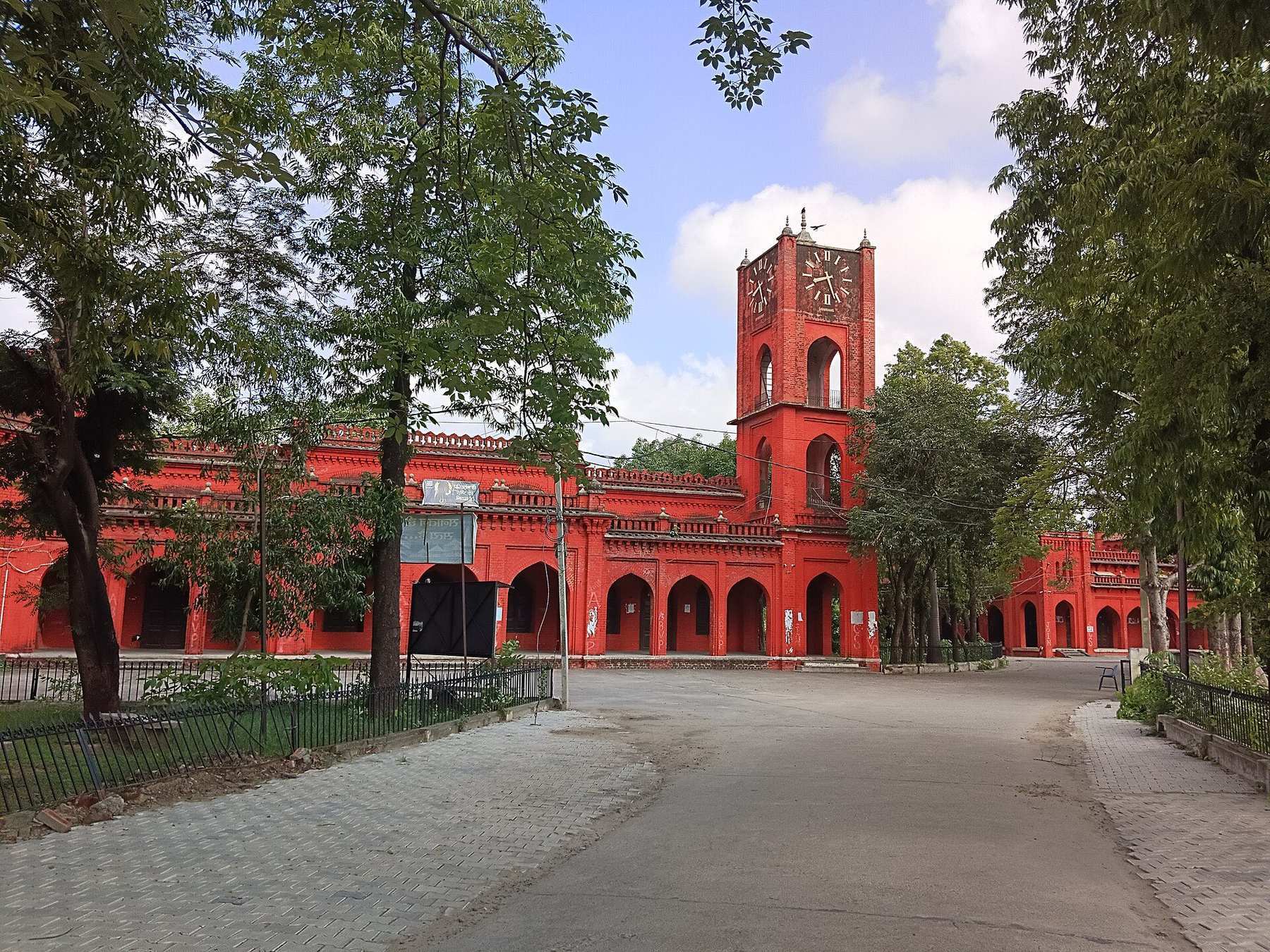Restaurant scene in Bareilly