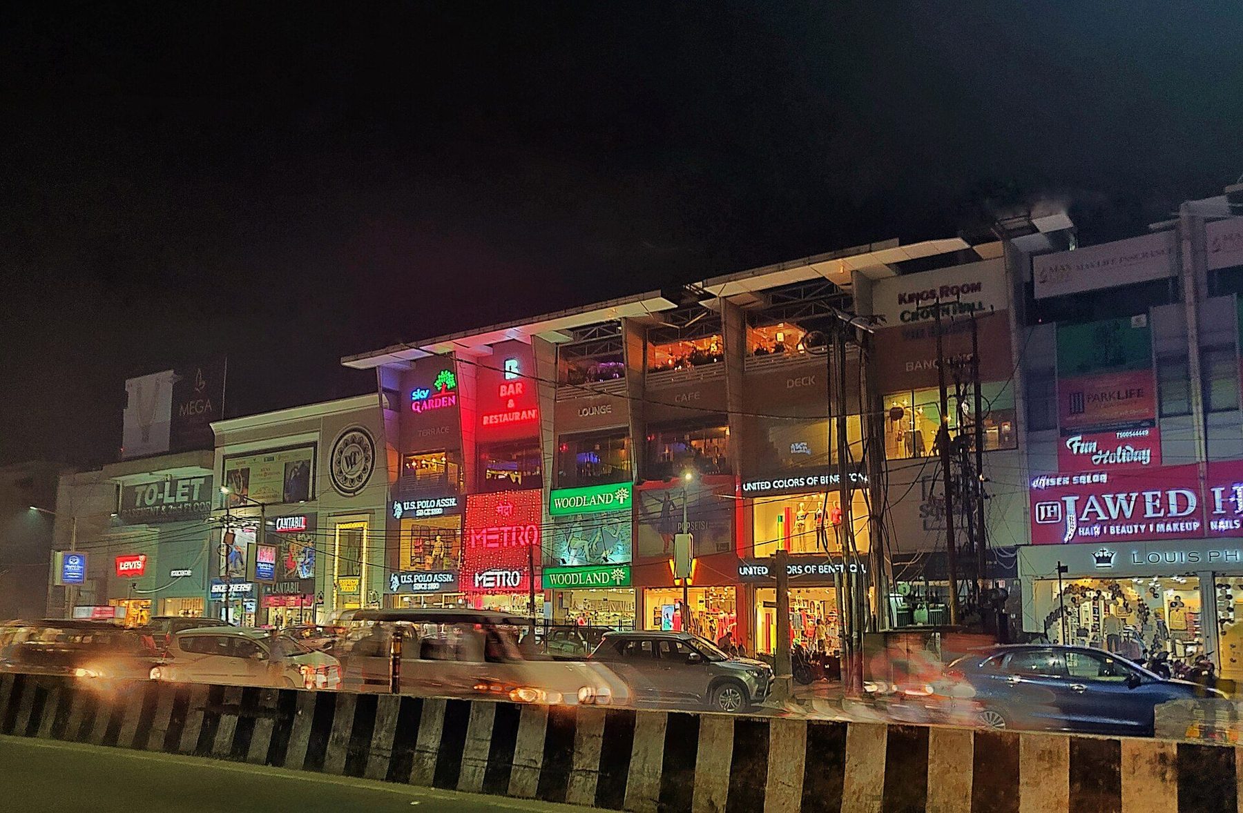 Shopping or market scene in Bareilly