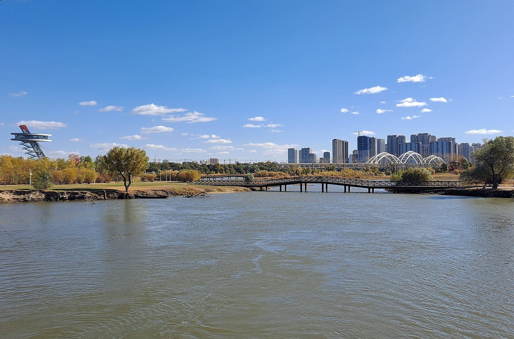 Shopping or market scene in Binzhou