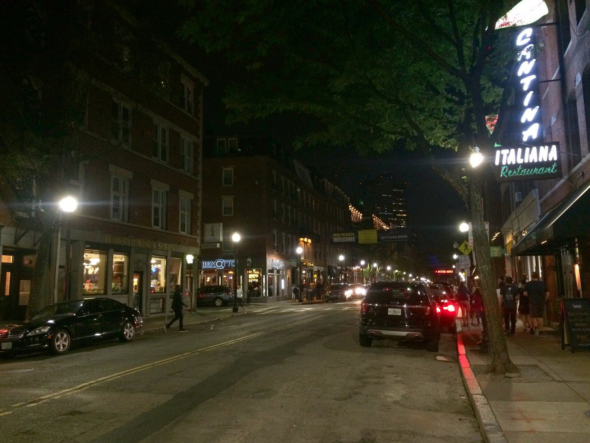 Restaurant or cafe scene in Boston