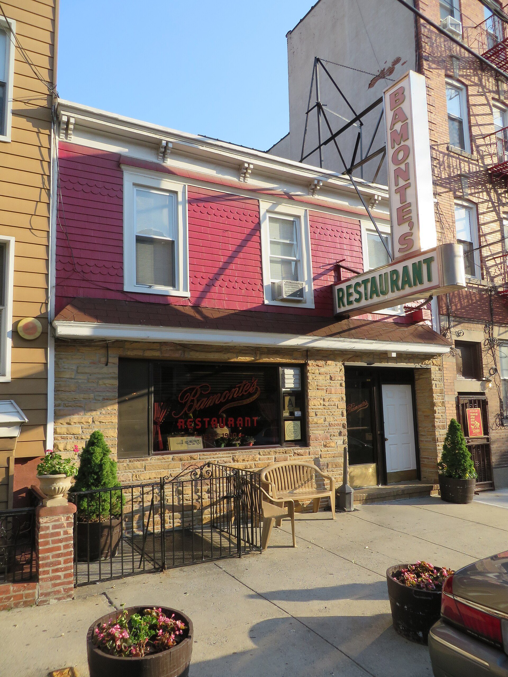 Restaurant scene in Brooklyn