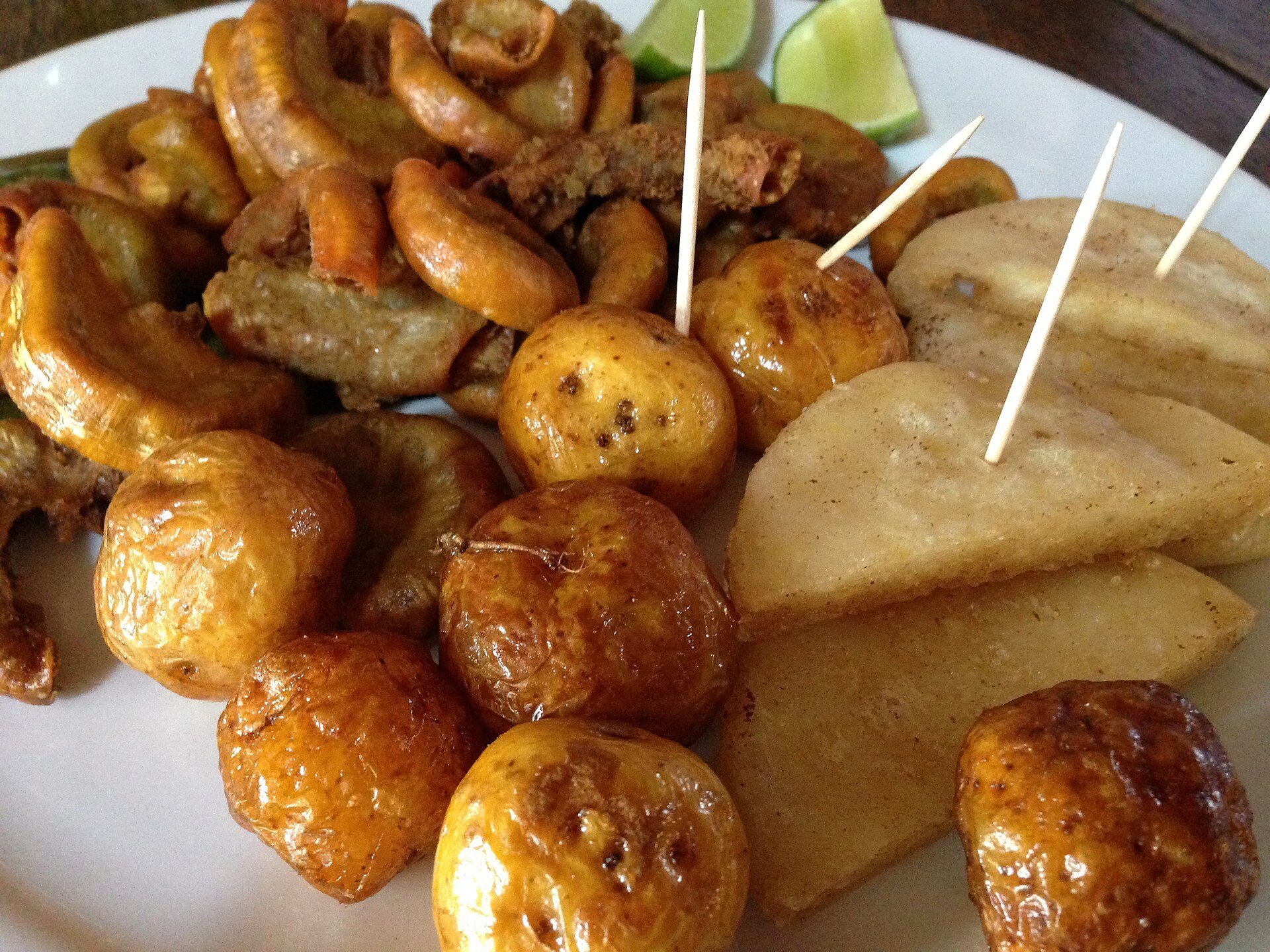 Restaurant scene in Cali