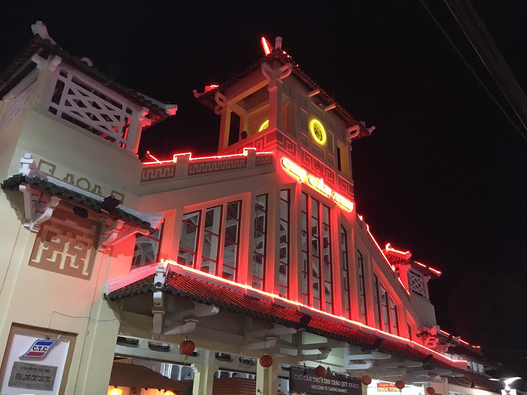 Shopping scene in Can Tho