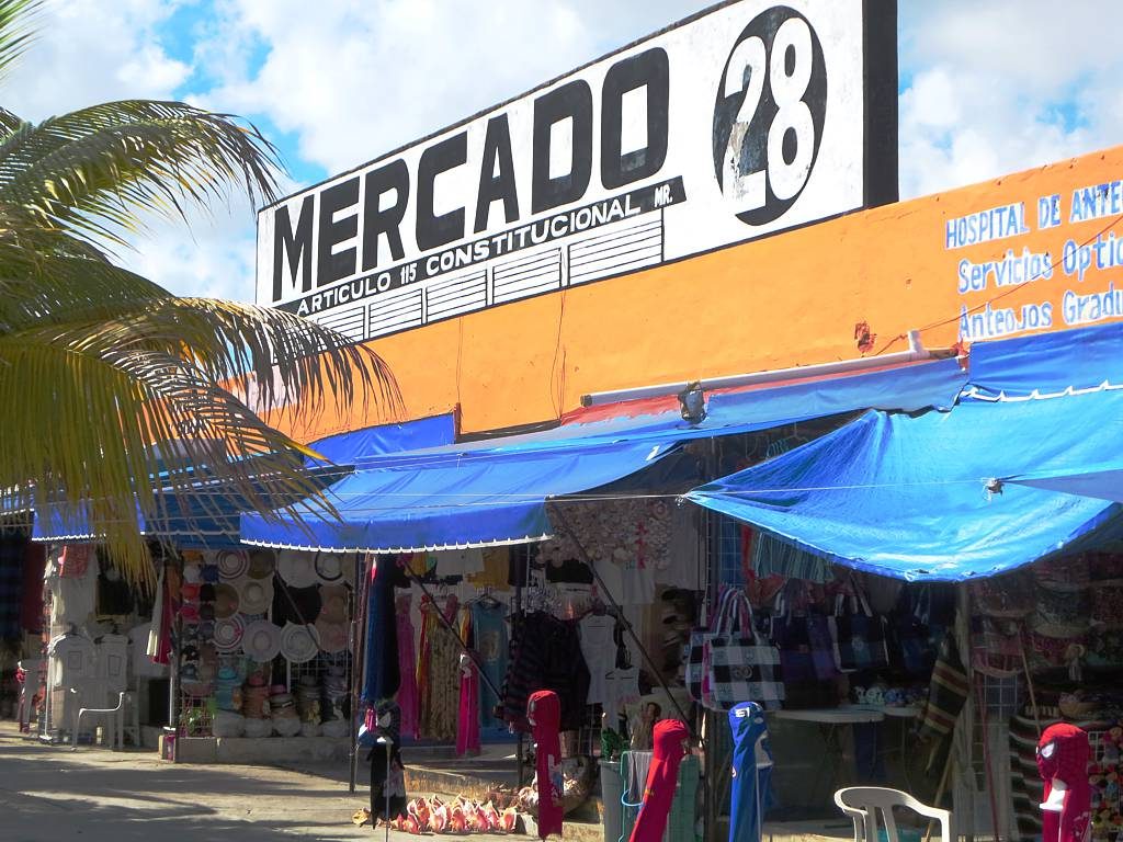 Shopping or market scene in Cancun