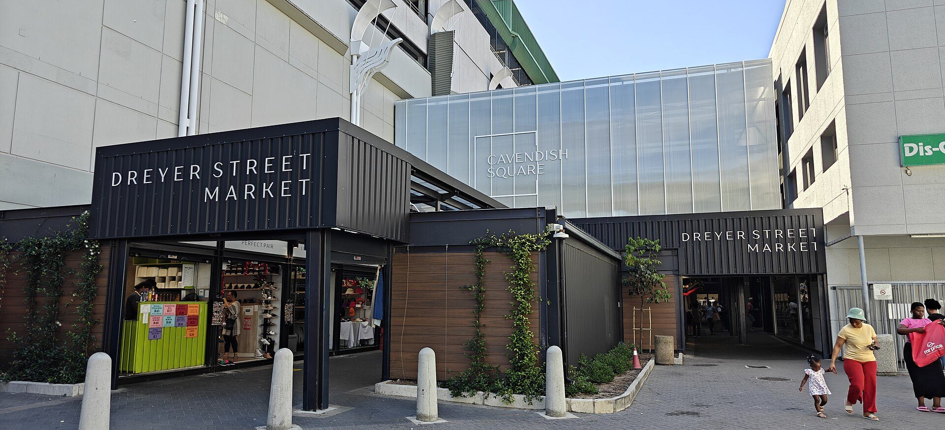 Shopping street or market scene in Cape Town