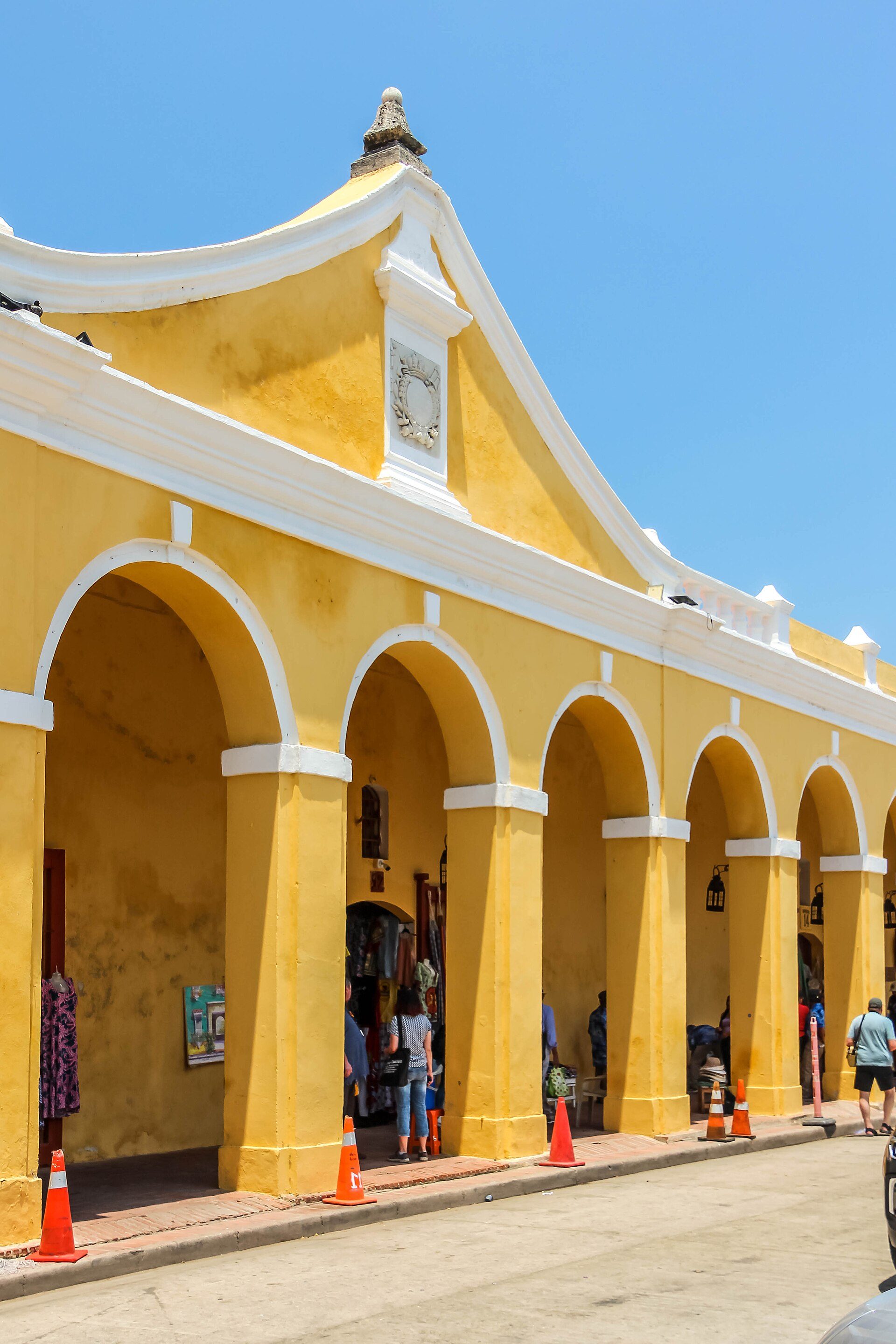 Shopping scene in Cartagena