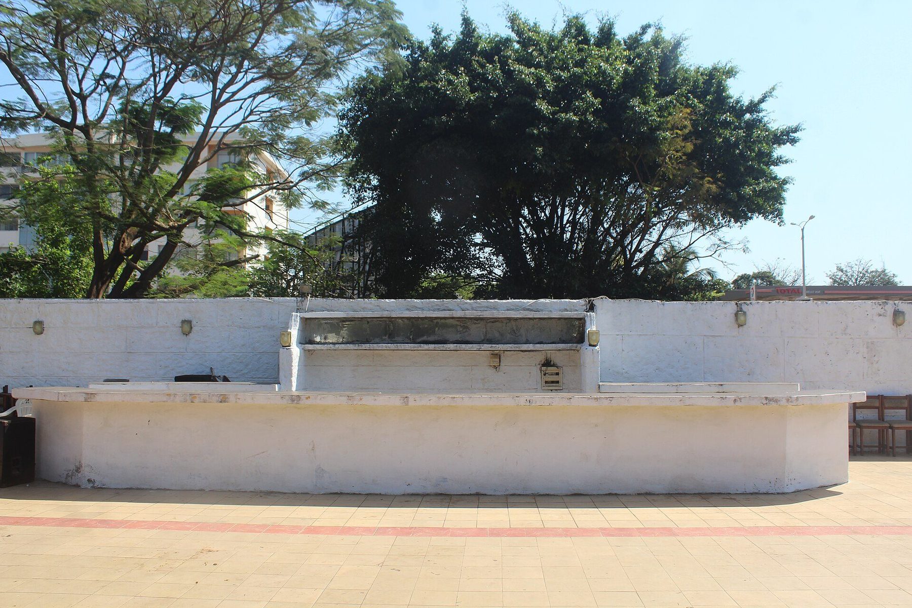Restaurant scene in Conakry