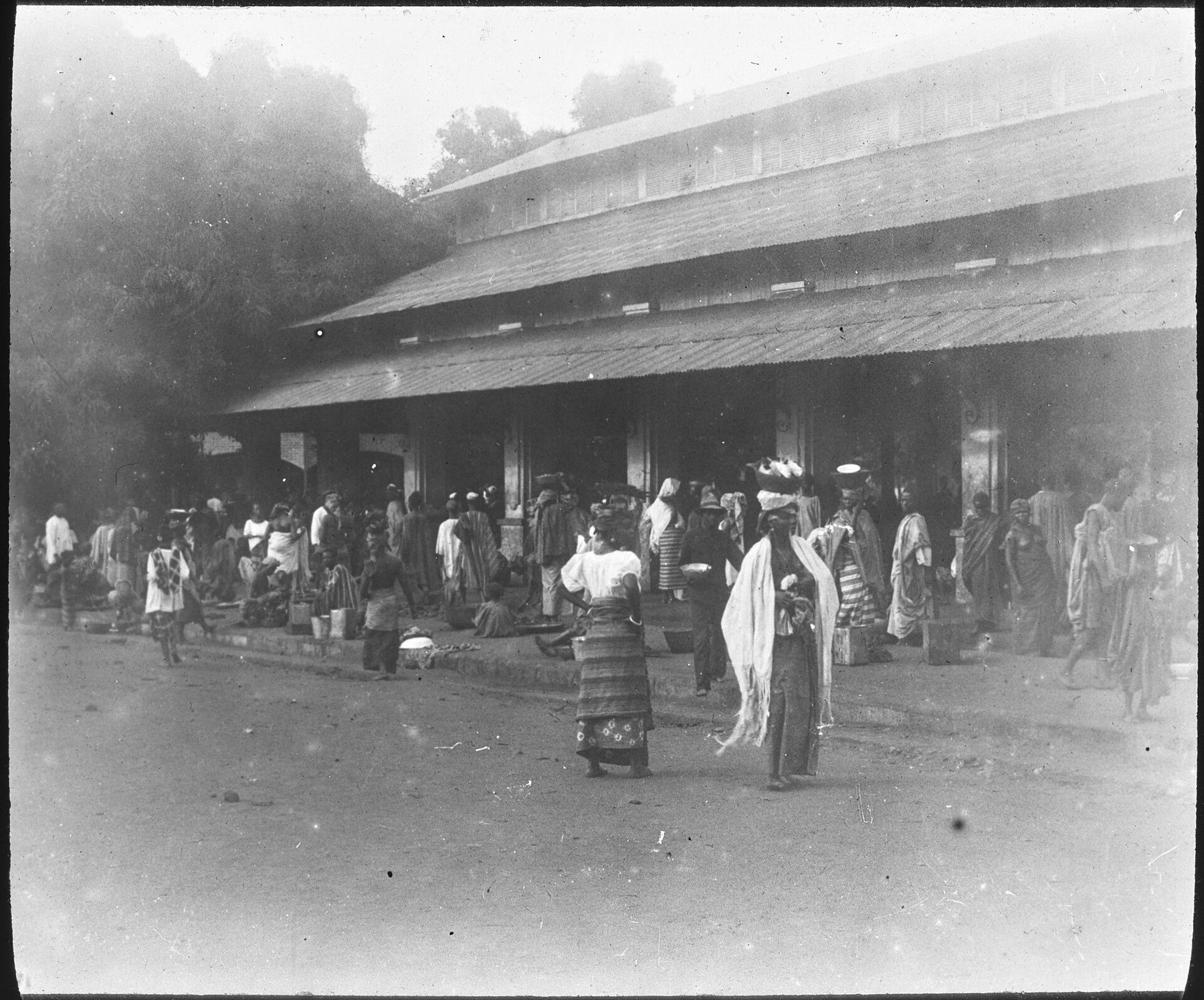 Shopping scene in Conakry