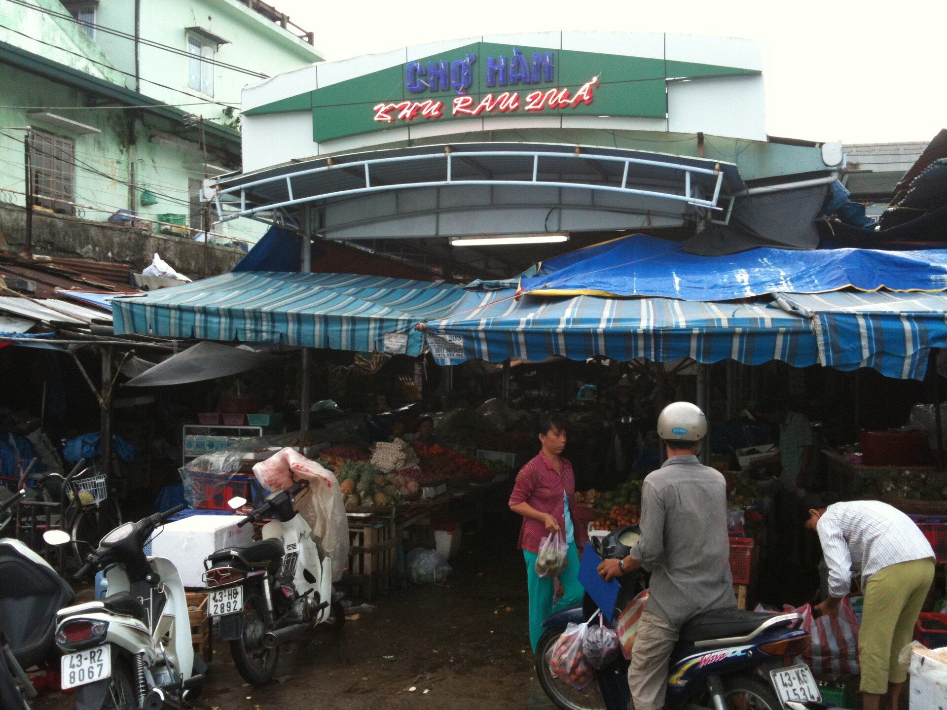 Food market in Da Nang