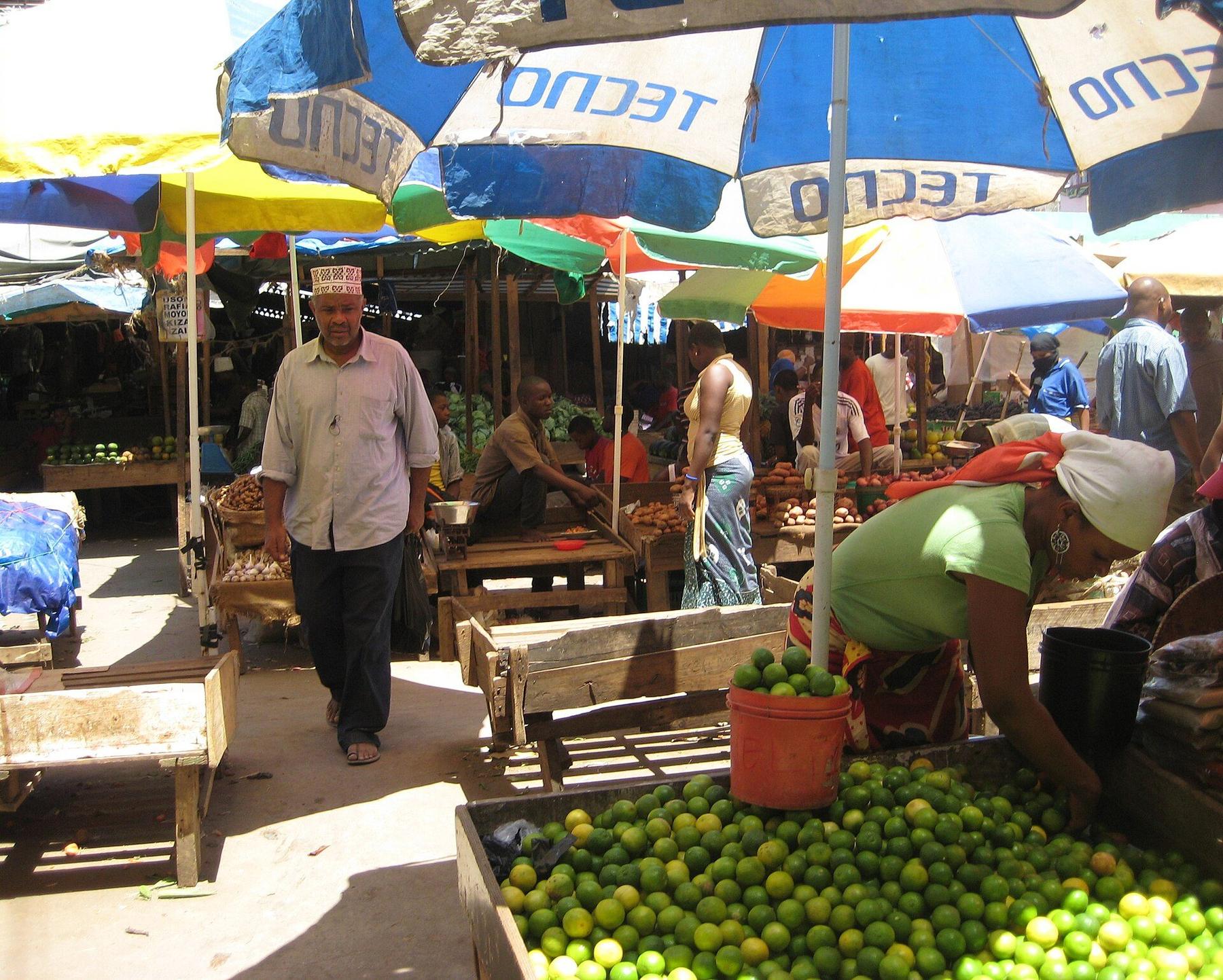 Shopping scene in Dar es Salaam