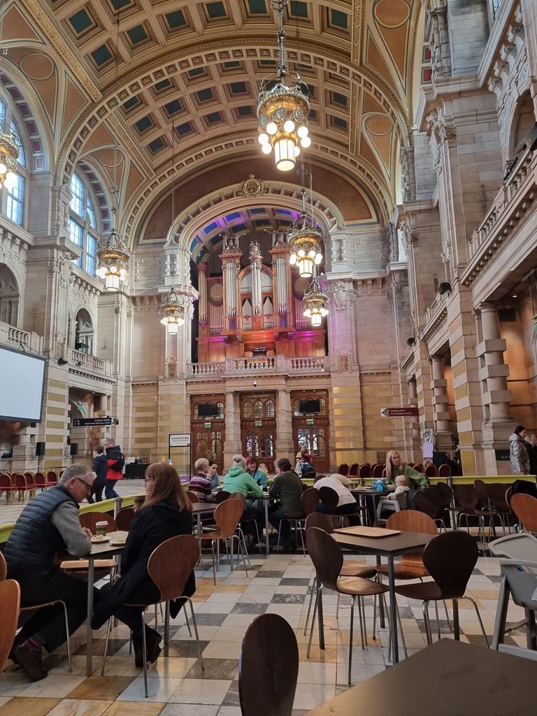 Glasgow attraction planning at Kelvingrove Art Gallery and Museum