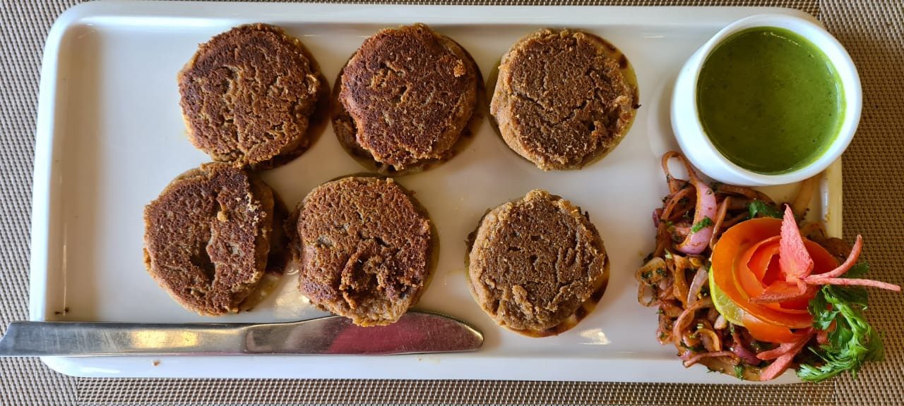 Restaurant scene in Gorakhpur