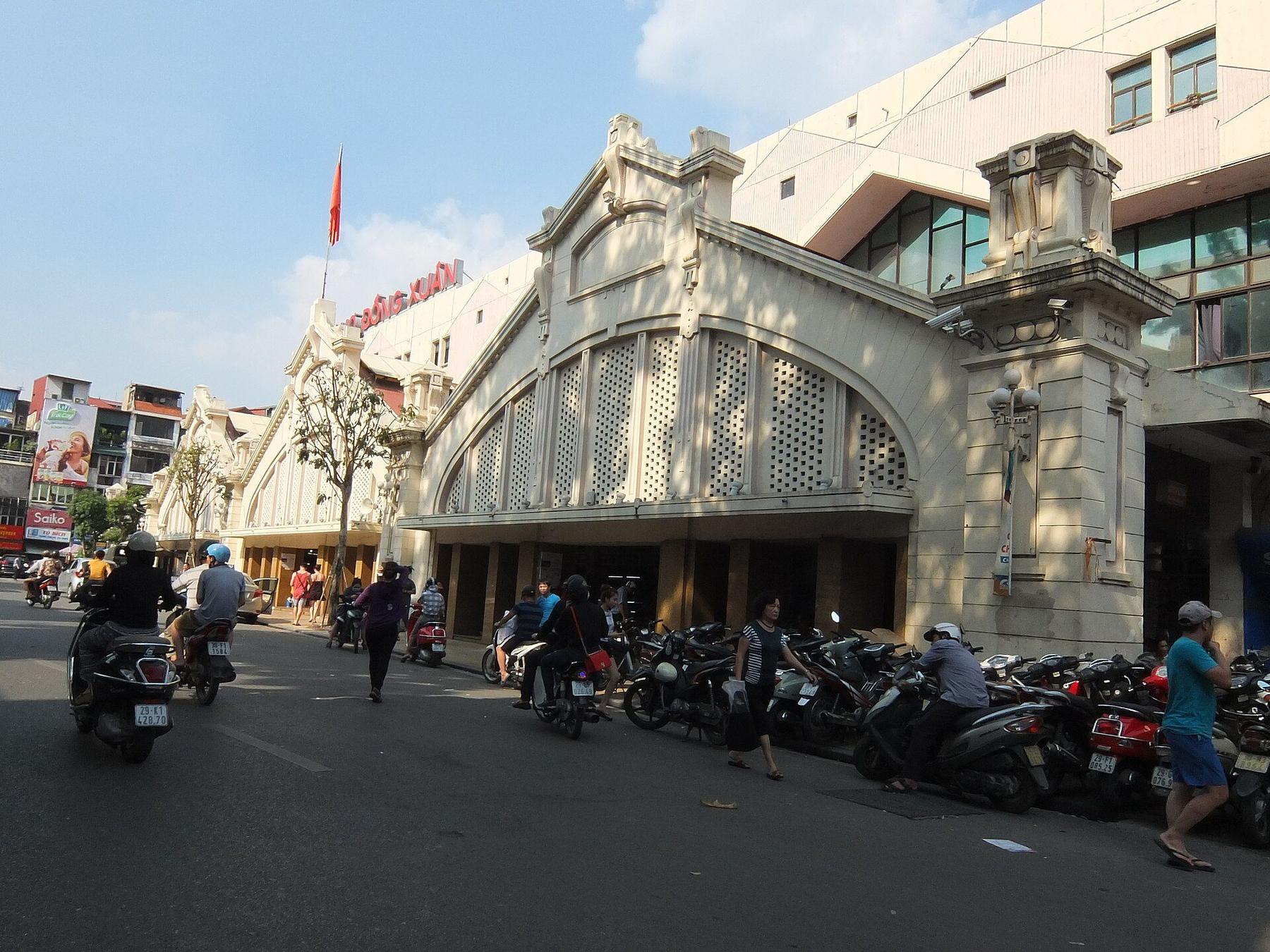 Market shopping scene in Hanoi