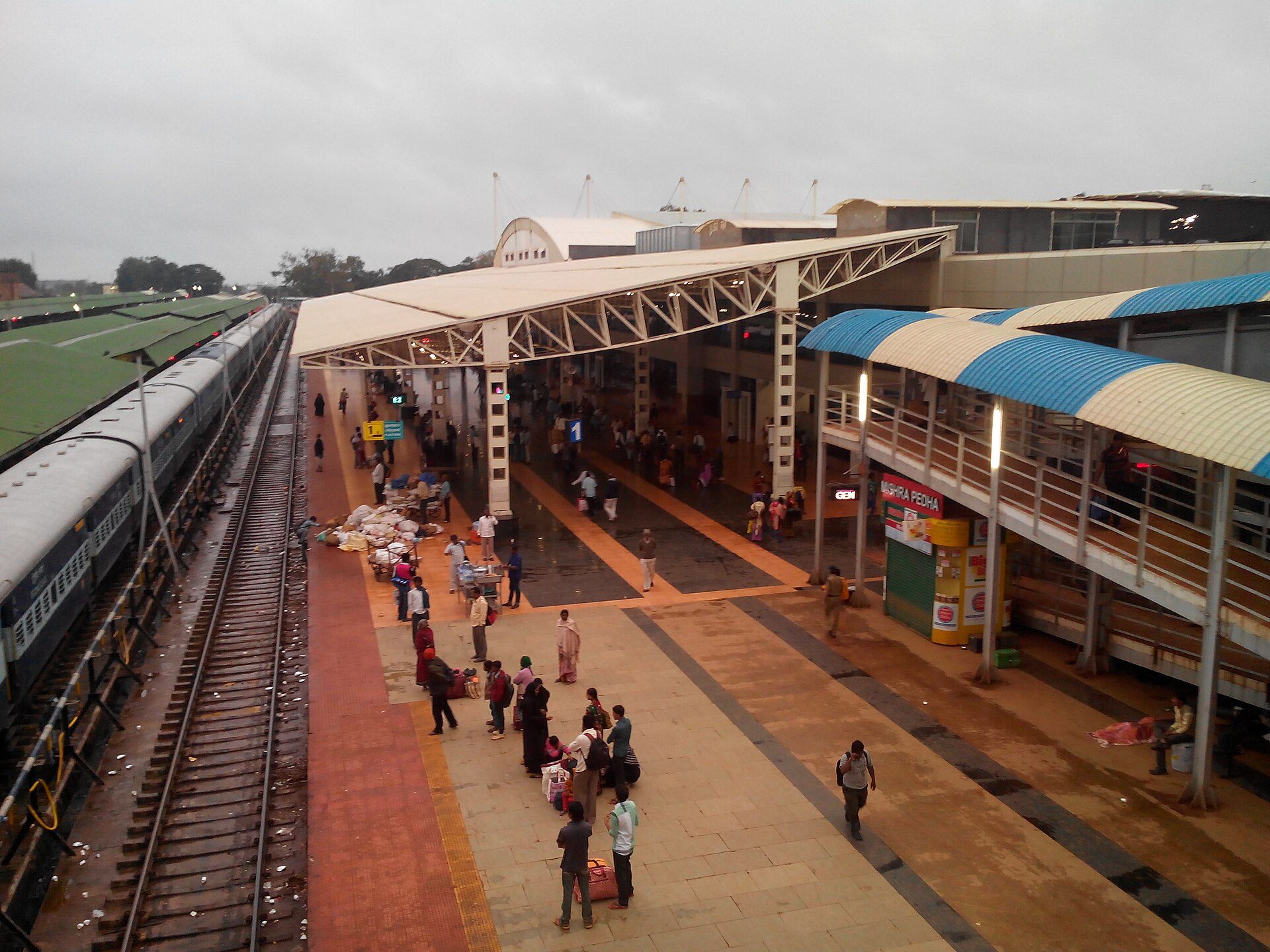 Street and station scene in Hubballi