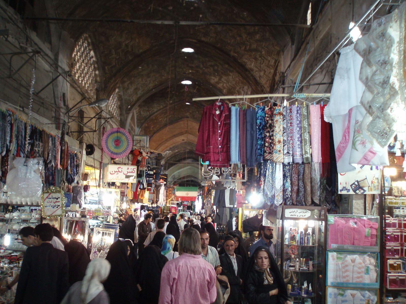 Shopping scene in Isfahan