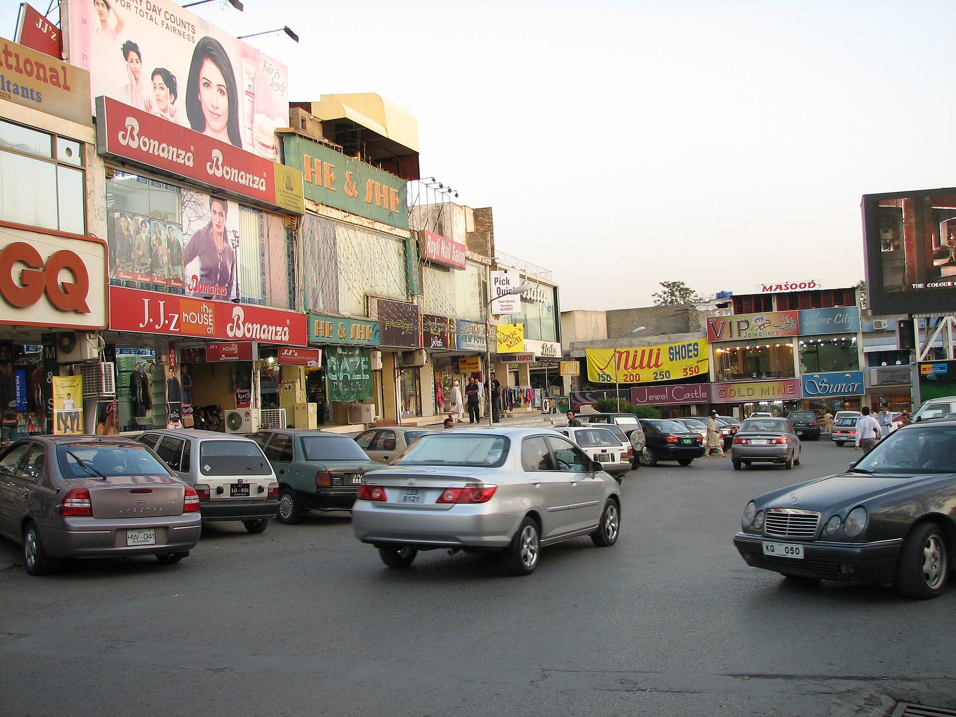 Shopping scene in Islamabad