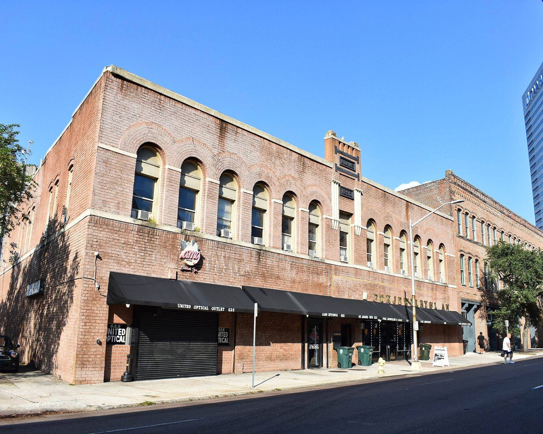 Restaurant scene in Jacksonville