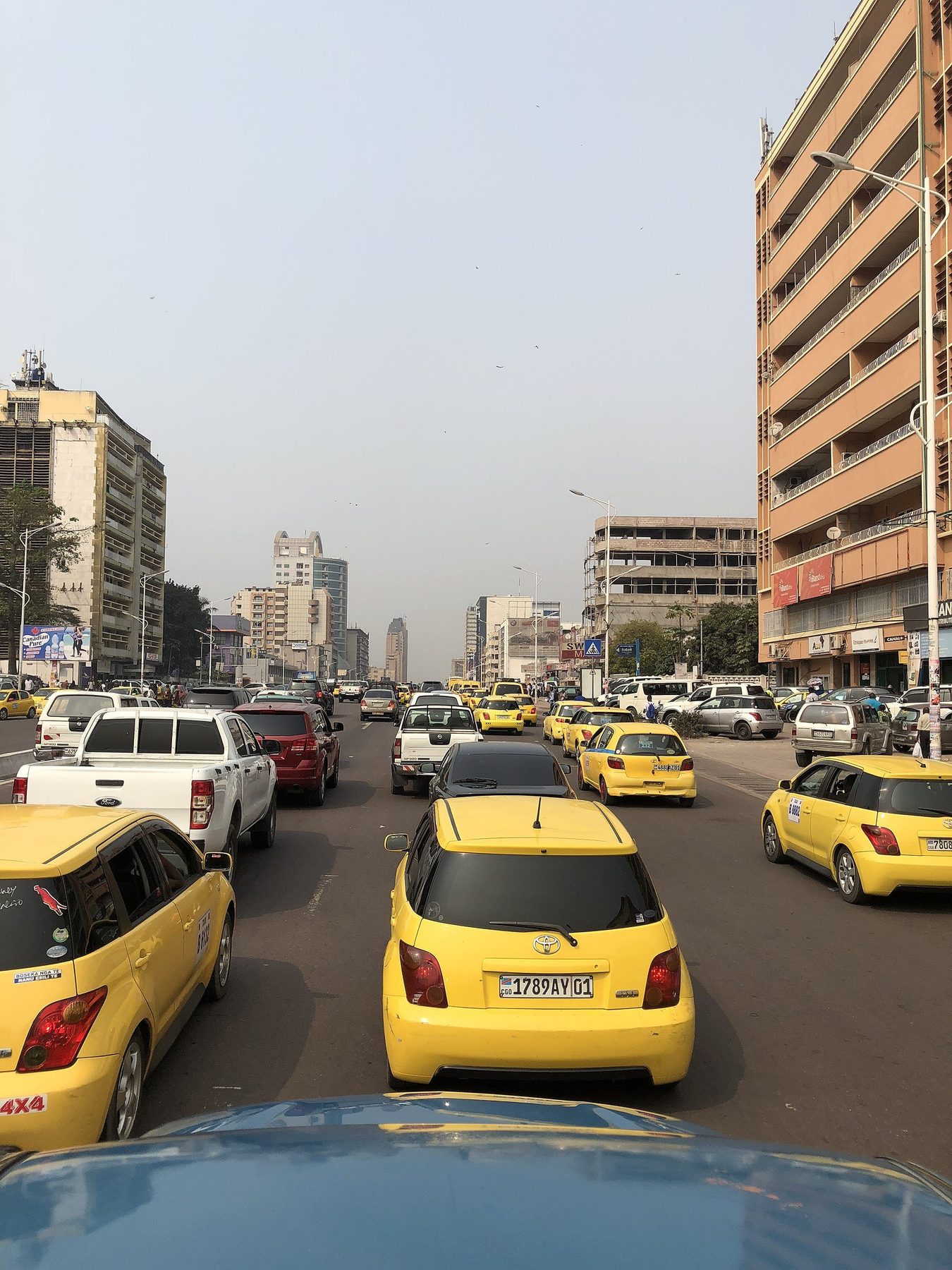 Shopping or neighborhood in Kinshasa