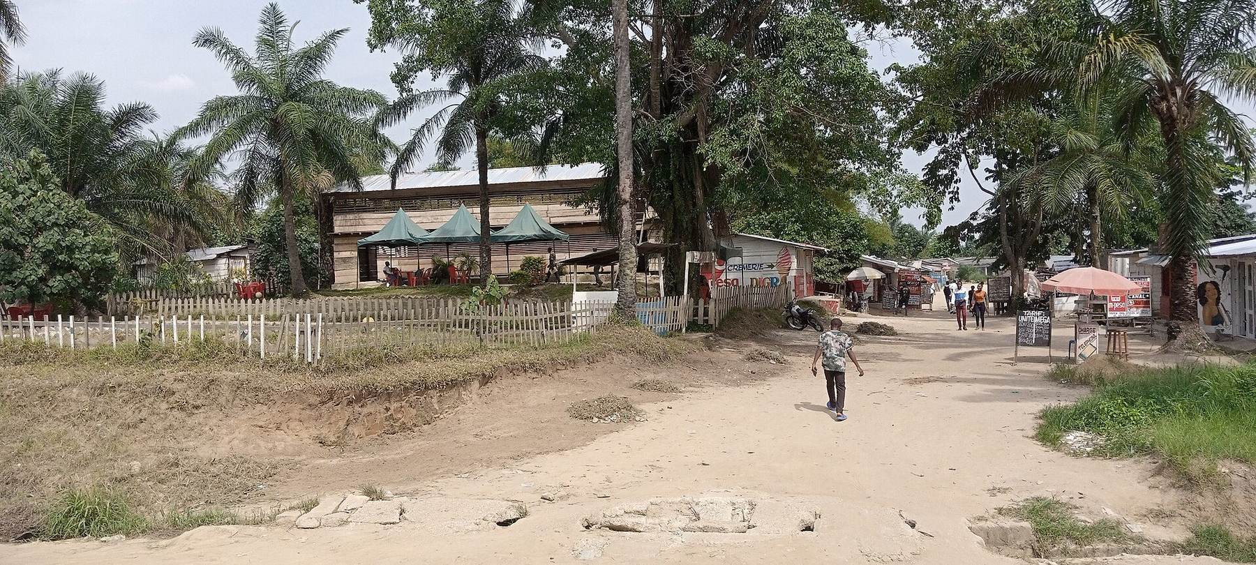 Restaurant scene in Kisangani