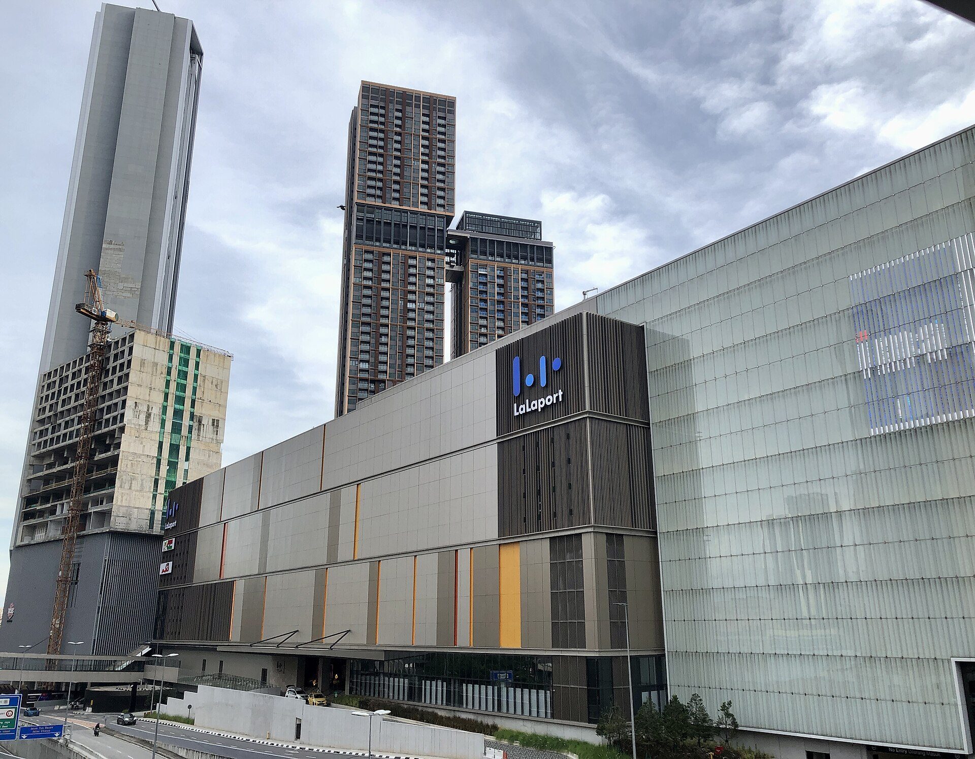 Shopping street scene in Kuala Lumpur