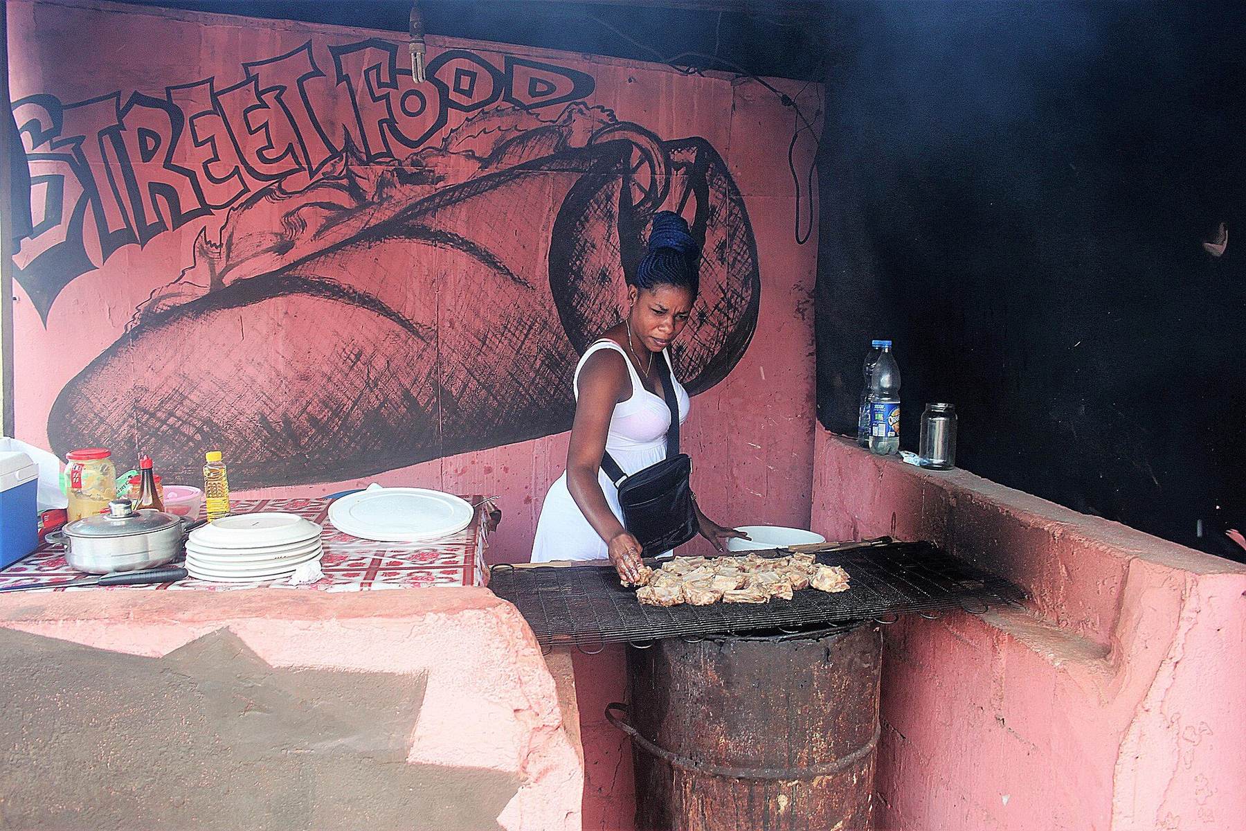 Restaurant scene in Libreville