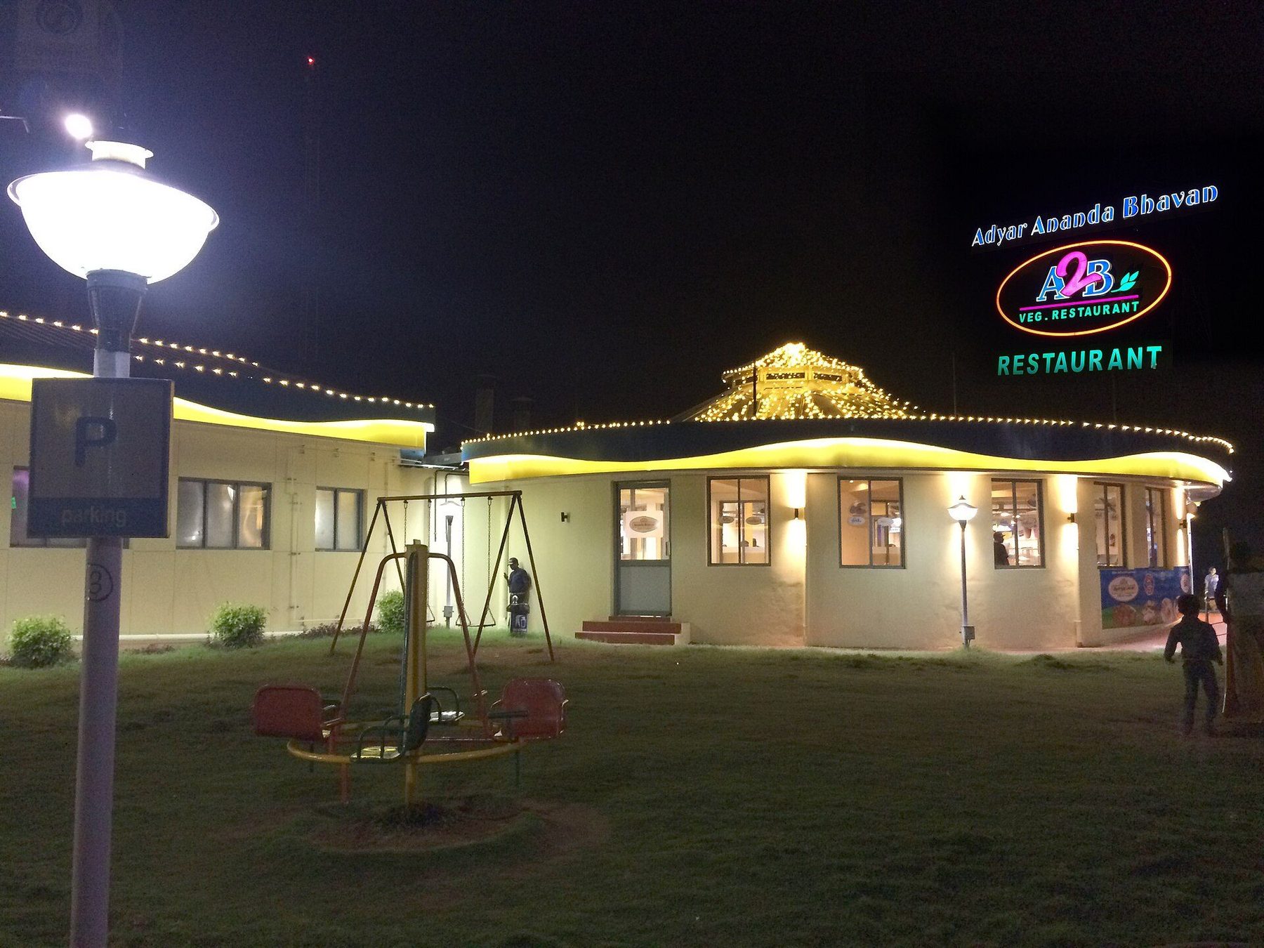 Restaurant scene in Madurai