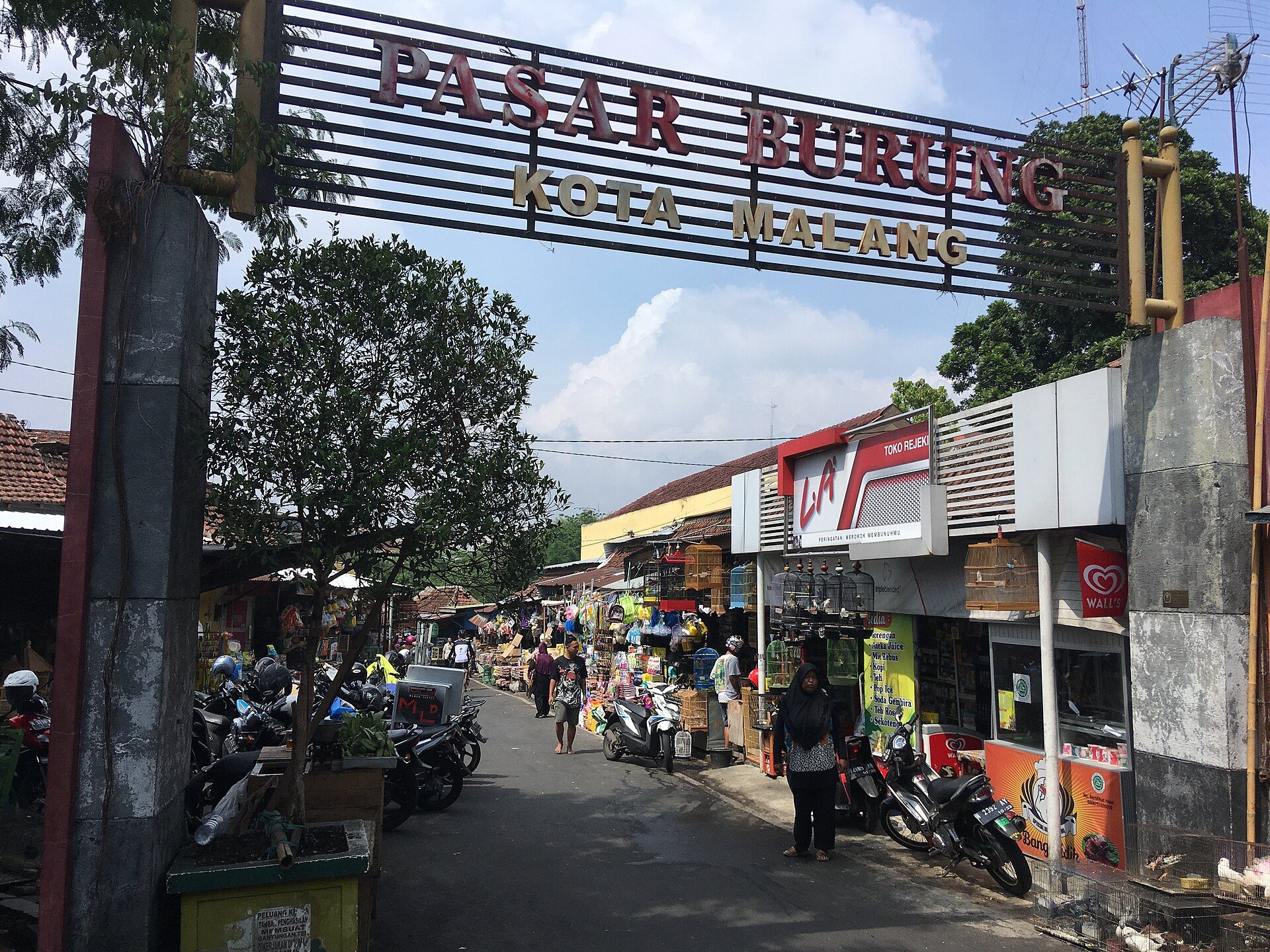 Shopping scene in Malang