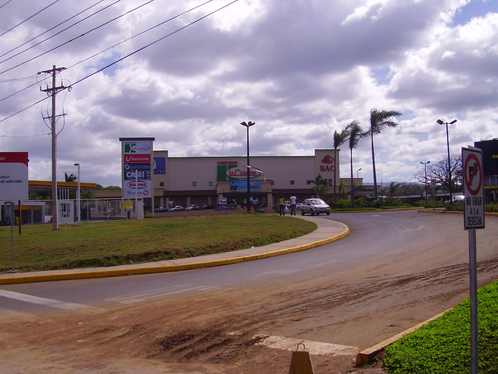 Shopping scene in Managua