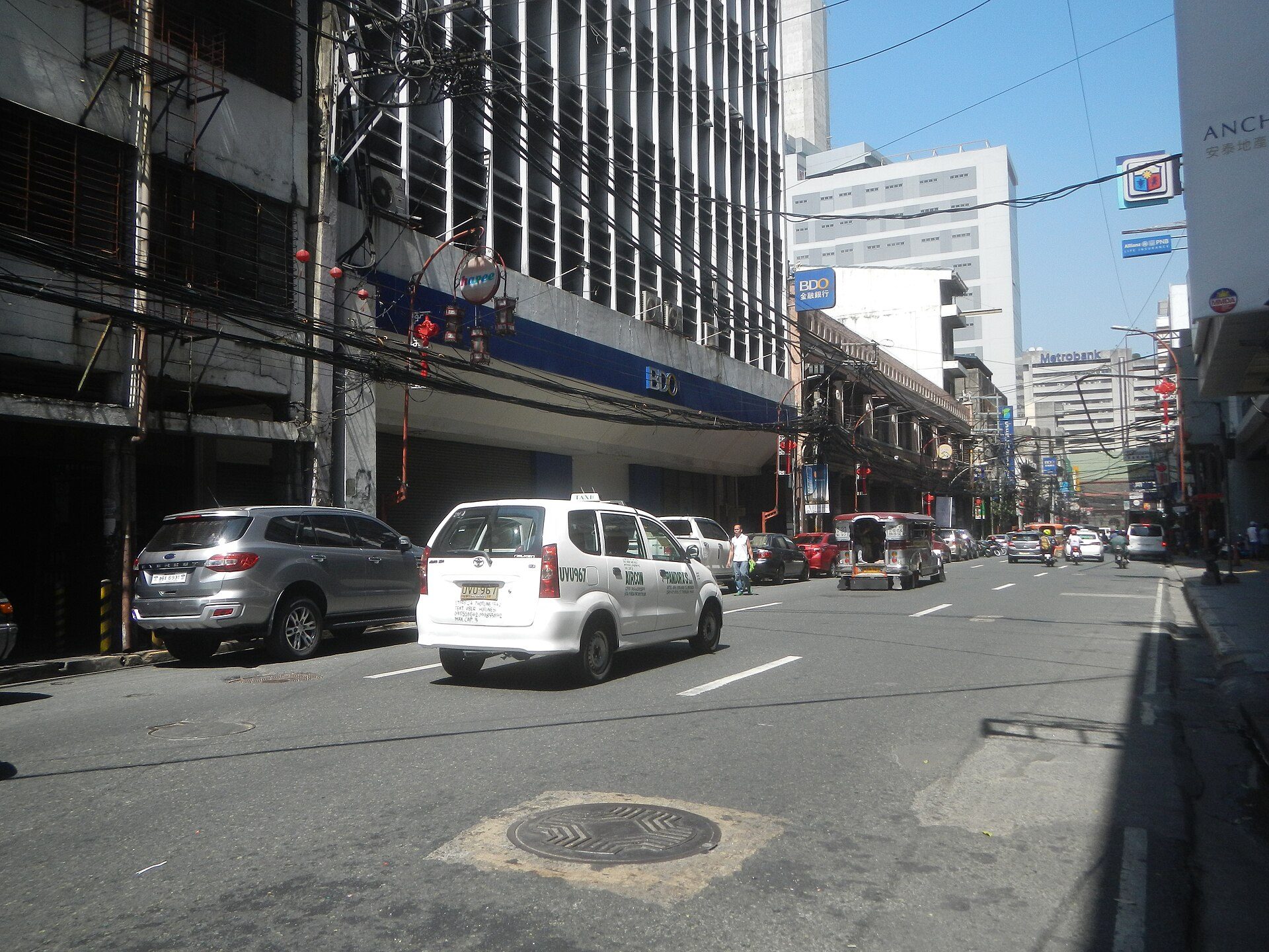 Street scene in Binondo, Manila