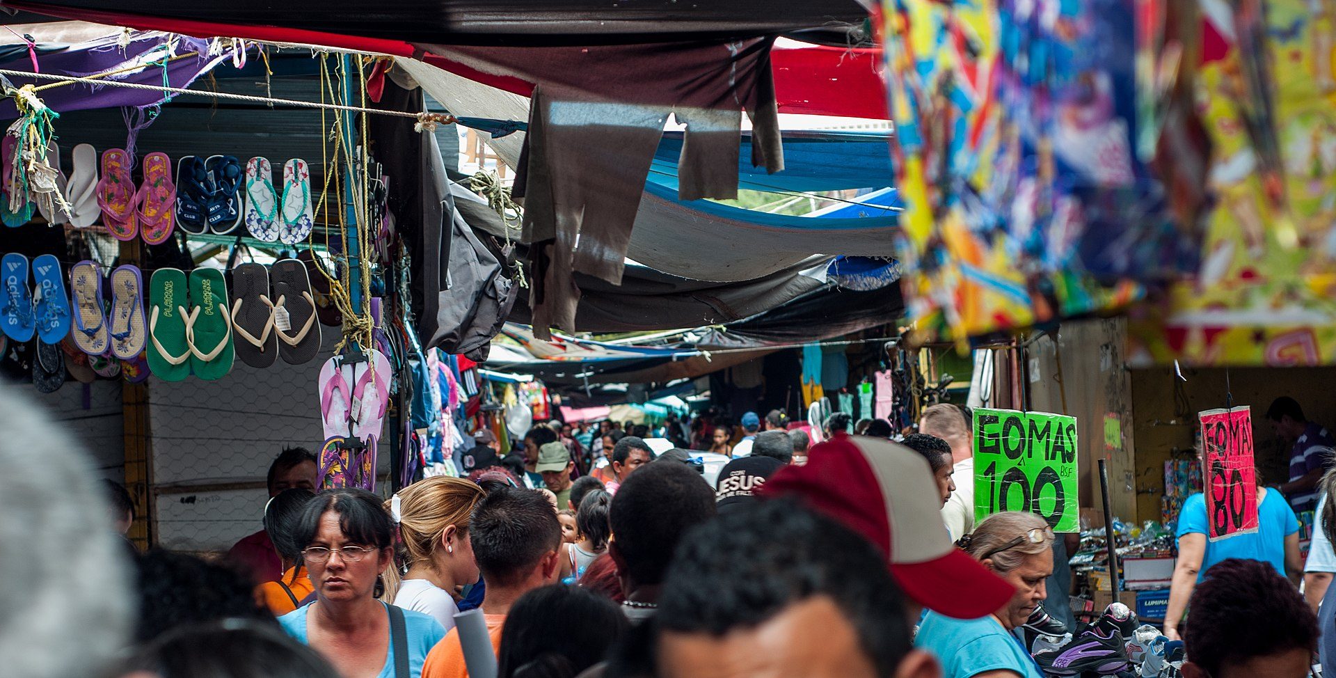 Shopping scene in Maracaibo