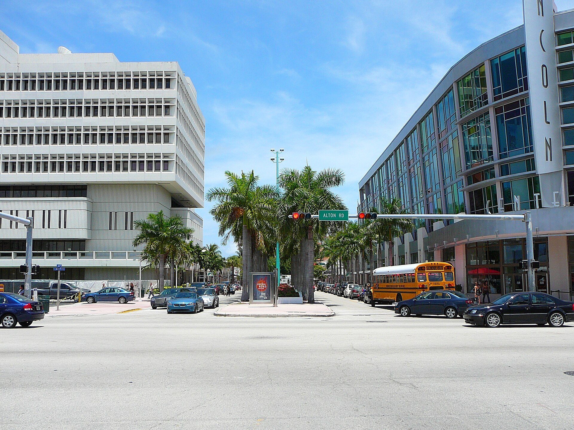 Shopping street scene in Miami