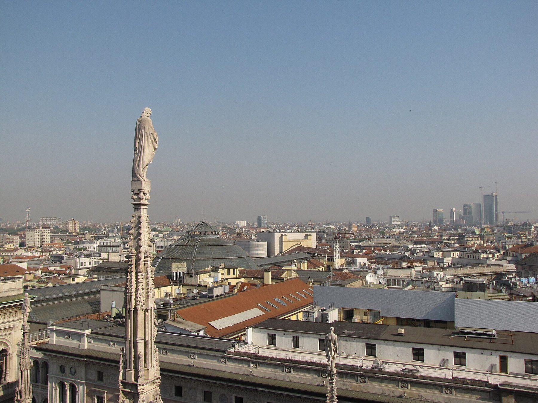 Milan travel guide photo