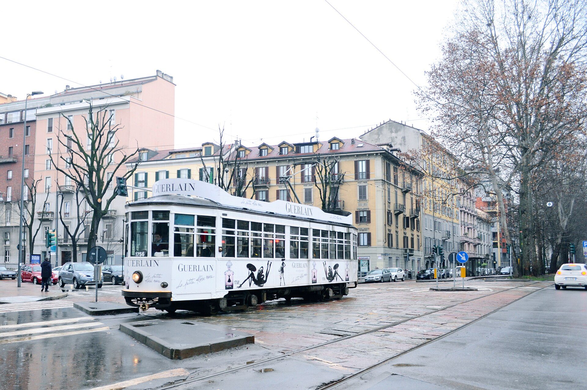Transit scene in Milan