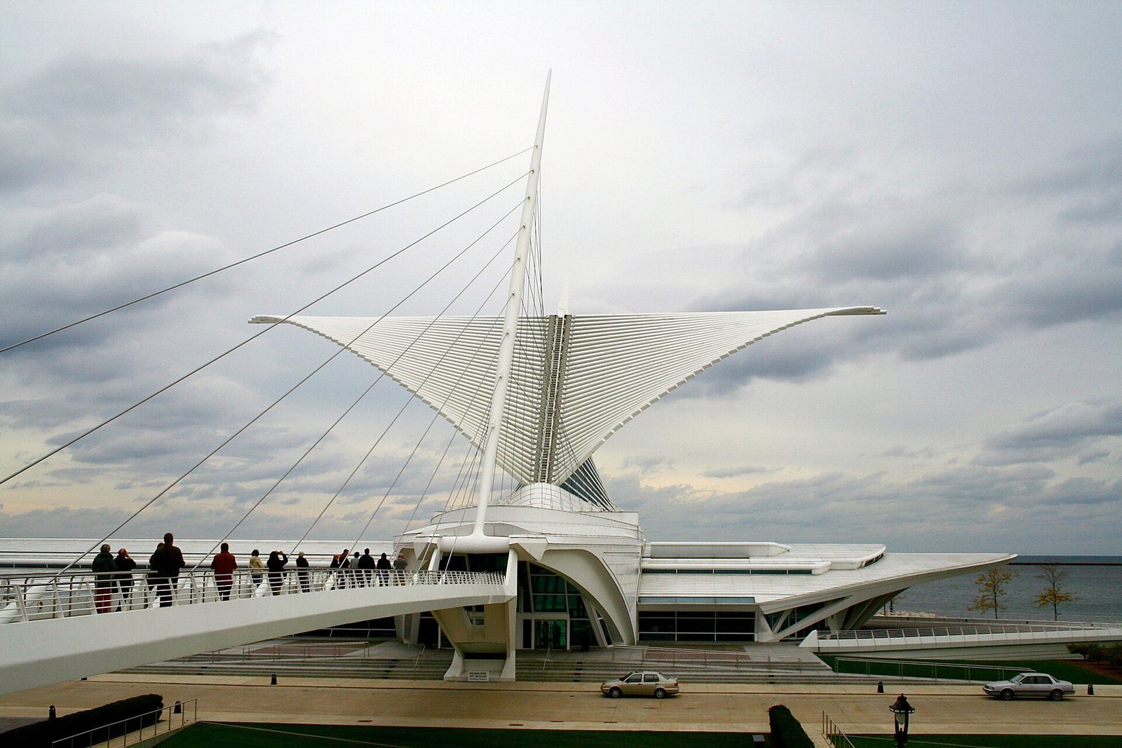 Milwaukee route anchor around Milwaukee Art Museum