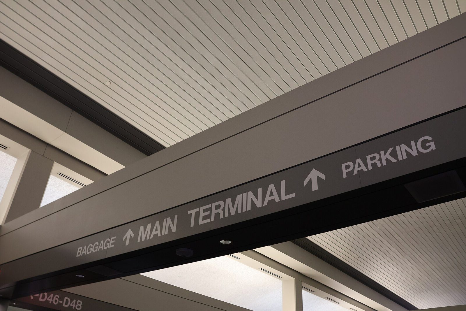 Milwaukee arrival planning through Milwaukee Mitchell International Airport