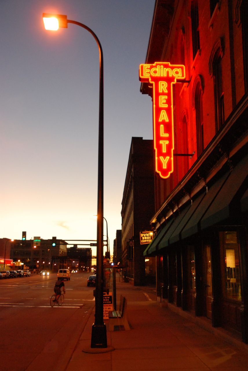 Minneapolis planning base near North Loop
