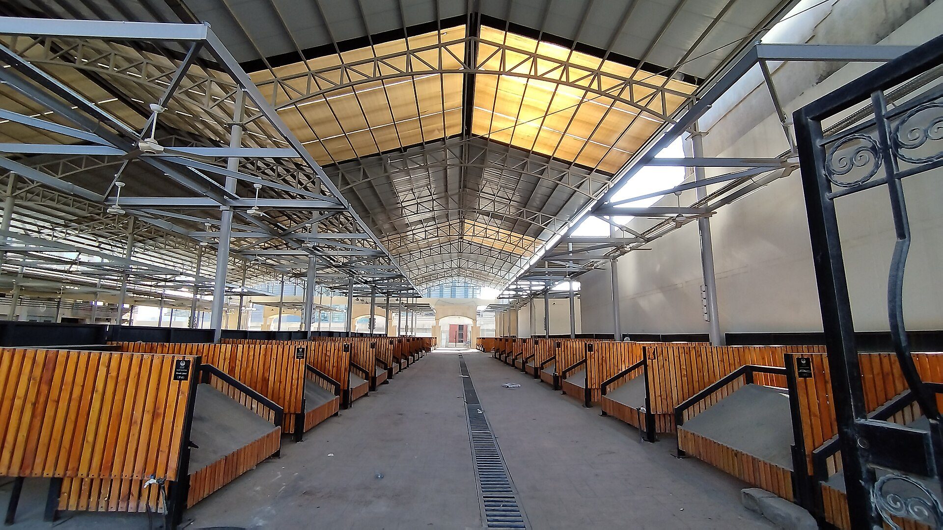 Shopping scene in Mosul