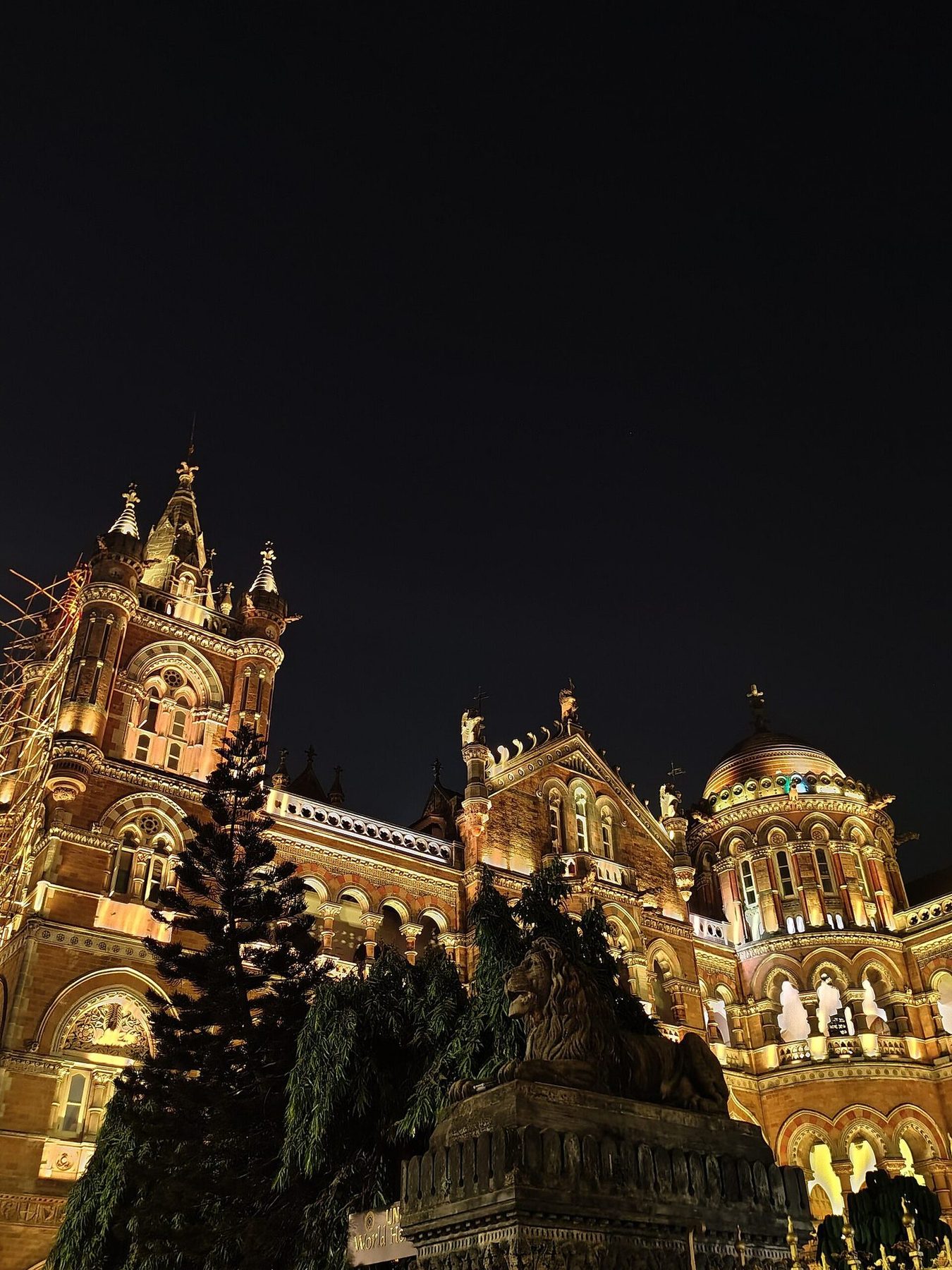 Transit hub scene in Mumbai