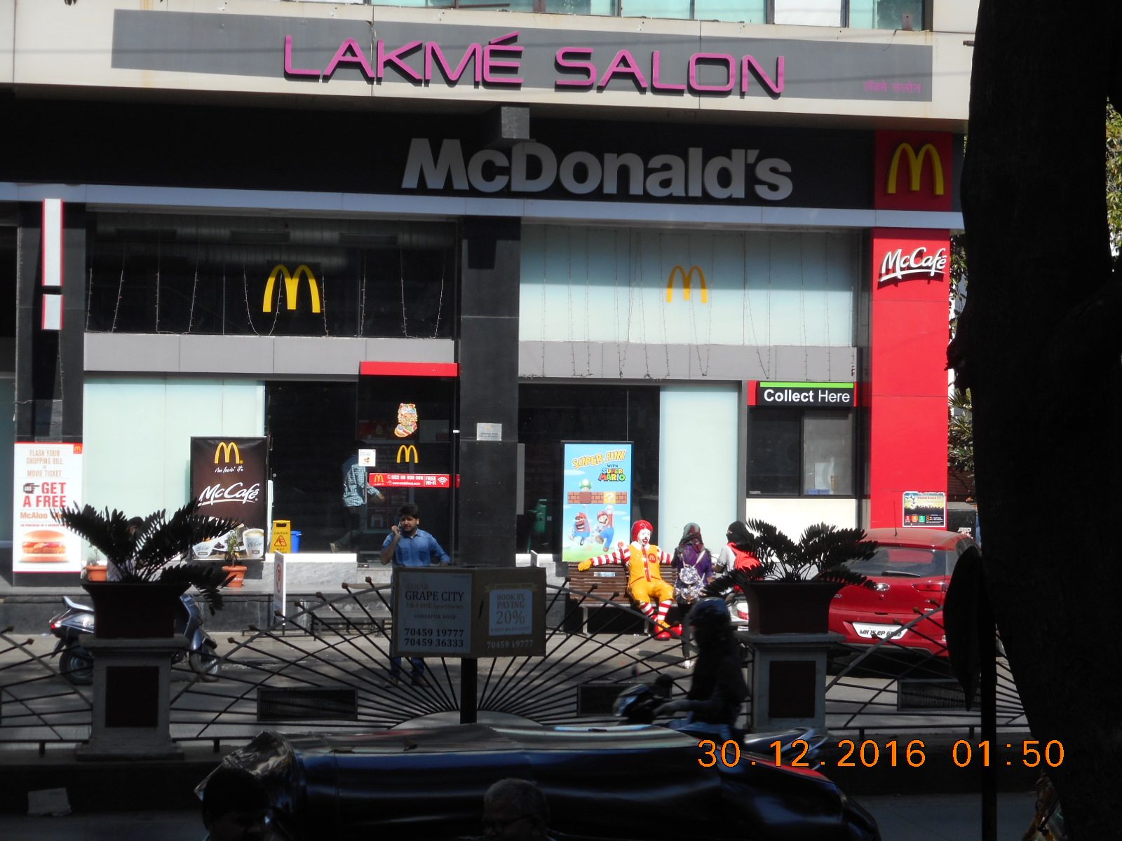 Restaurant scene in Nashik