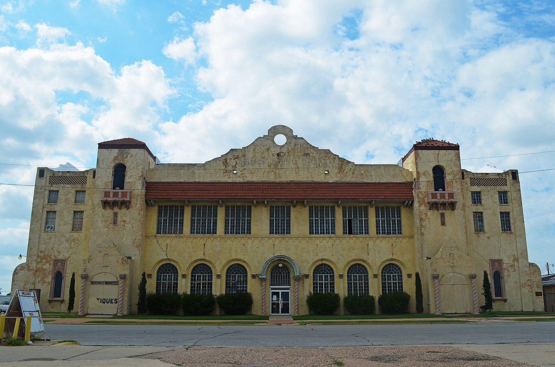 Shopping or market scene in Oklahoma City