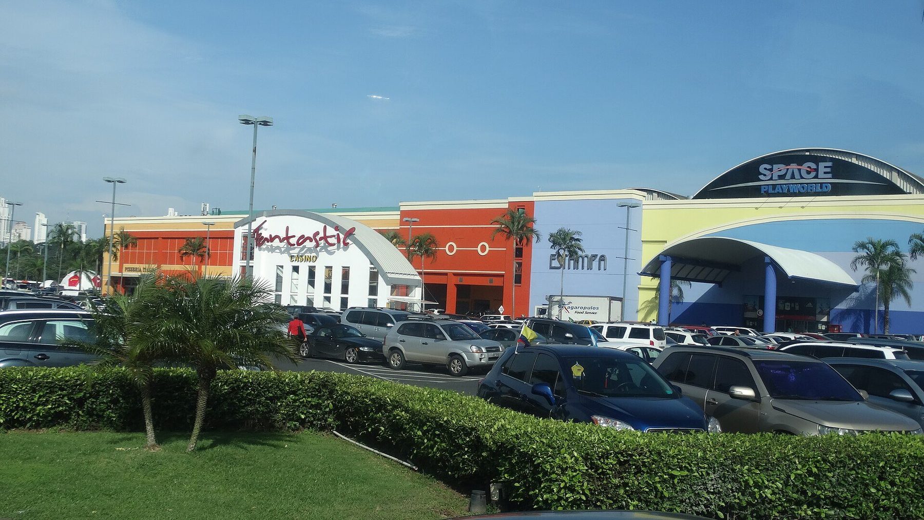 Shopping scene in Panama City