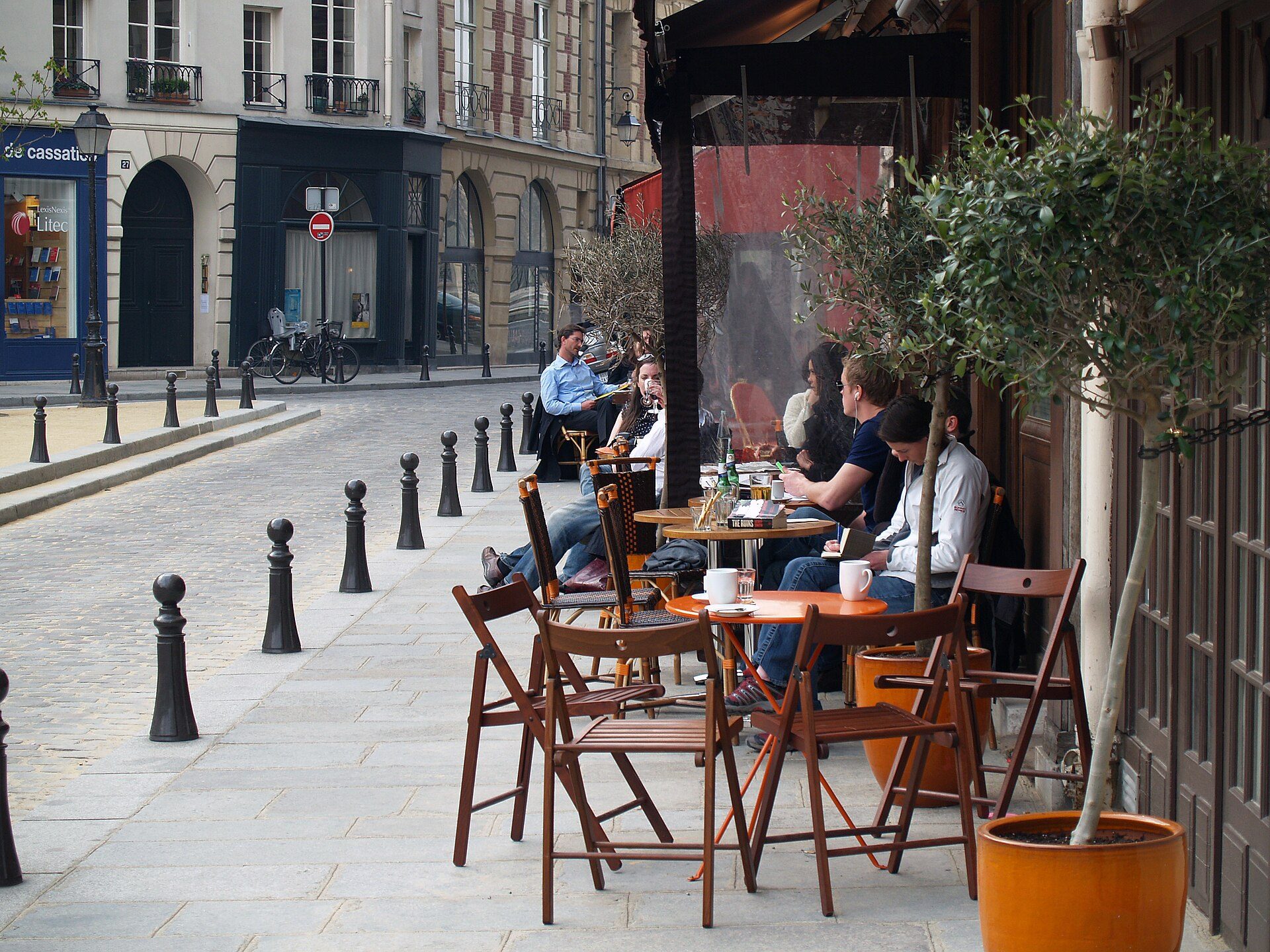Paris cafe street scene
