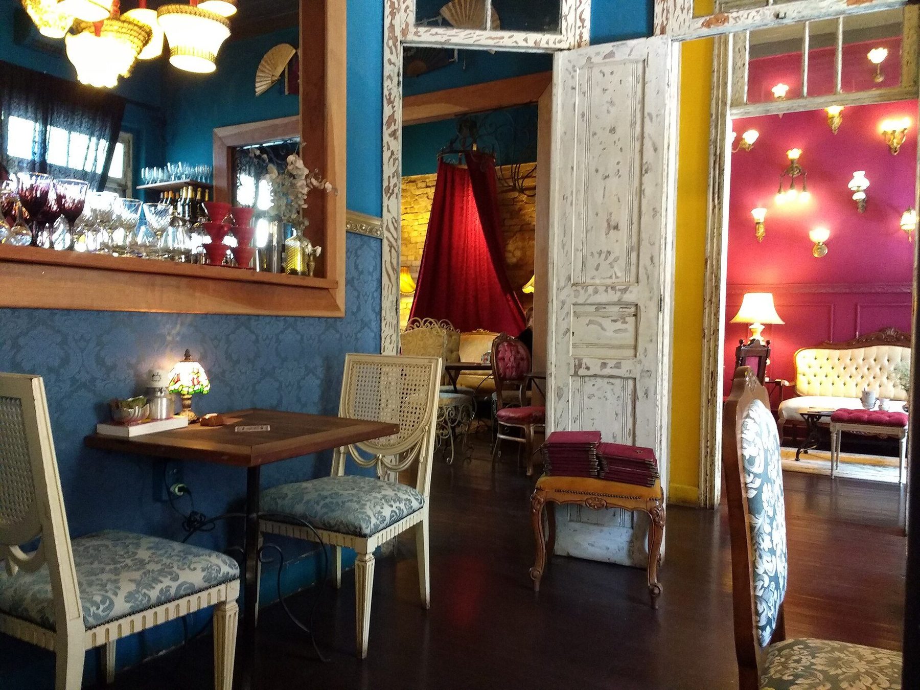 Restaurant scene in Porto Alegre