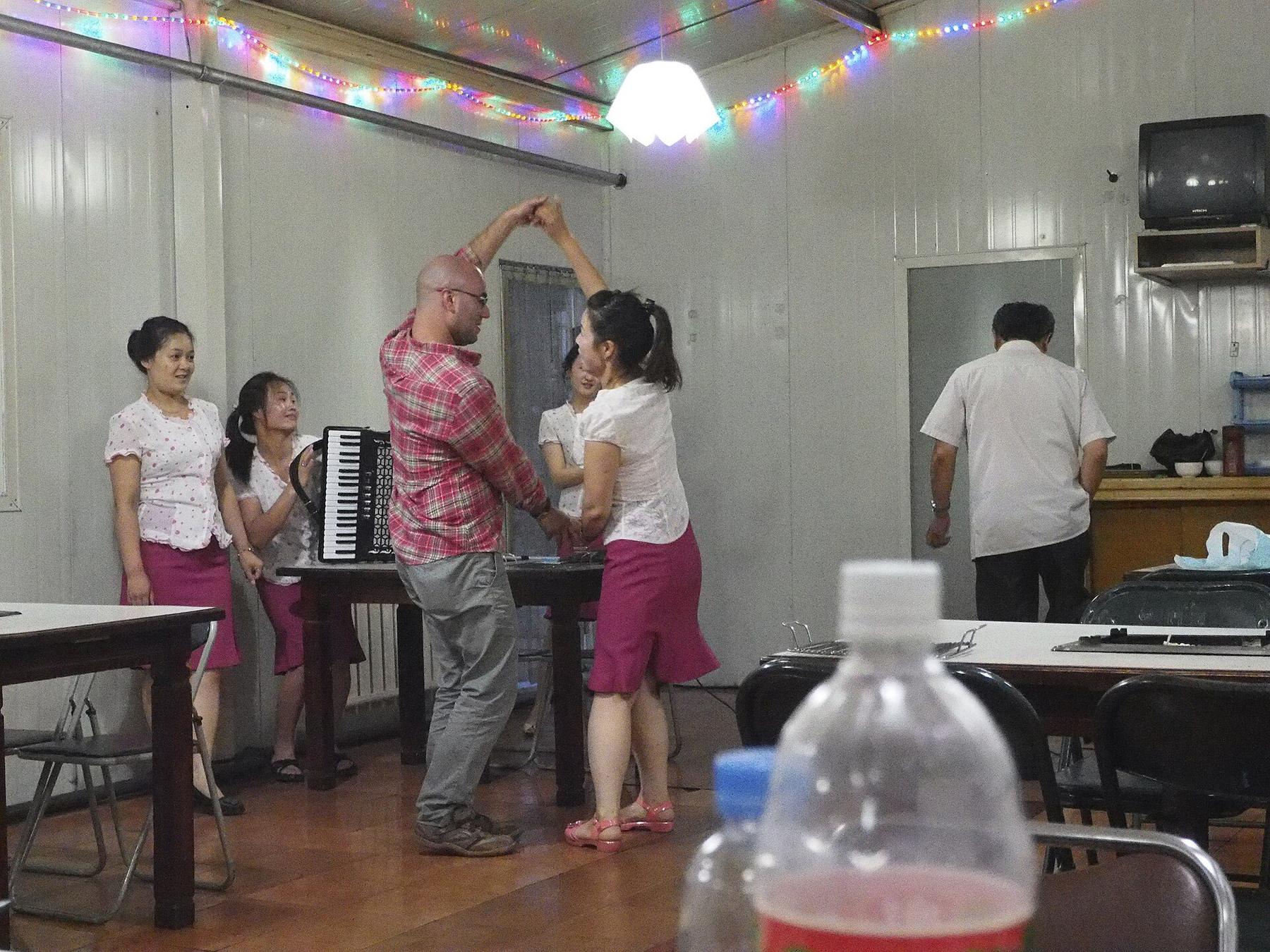 Restaurant scene in Pyongyang