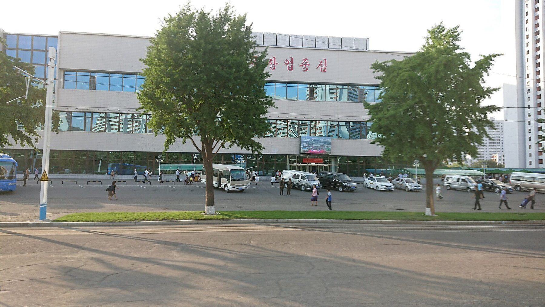 Shopping scene in Pyongyang